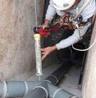 Fontanería Dironuba hombre reparando tubería